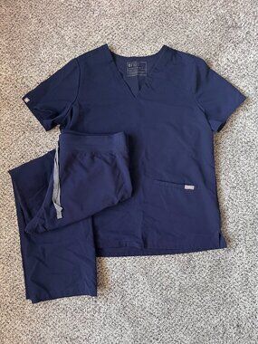 FIGS Scrubs Women’s Casma Top Size Large Livingston Pants Size Large Petite Navy